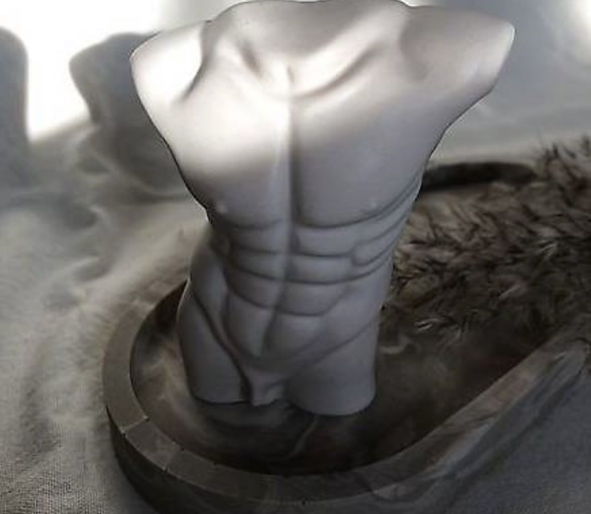 Sculture & Statue: Männliche körperskulptur aus Jesmonit – Nuovo e nell'imballaggio originale da Frümsen venduto da Swissline90