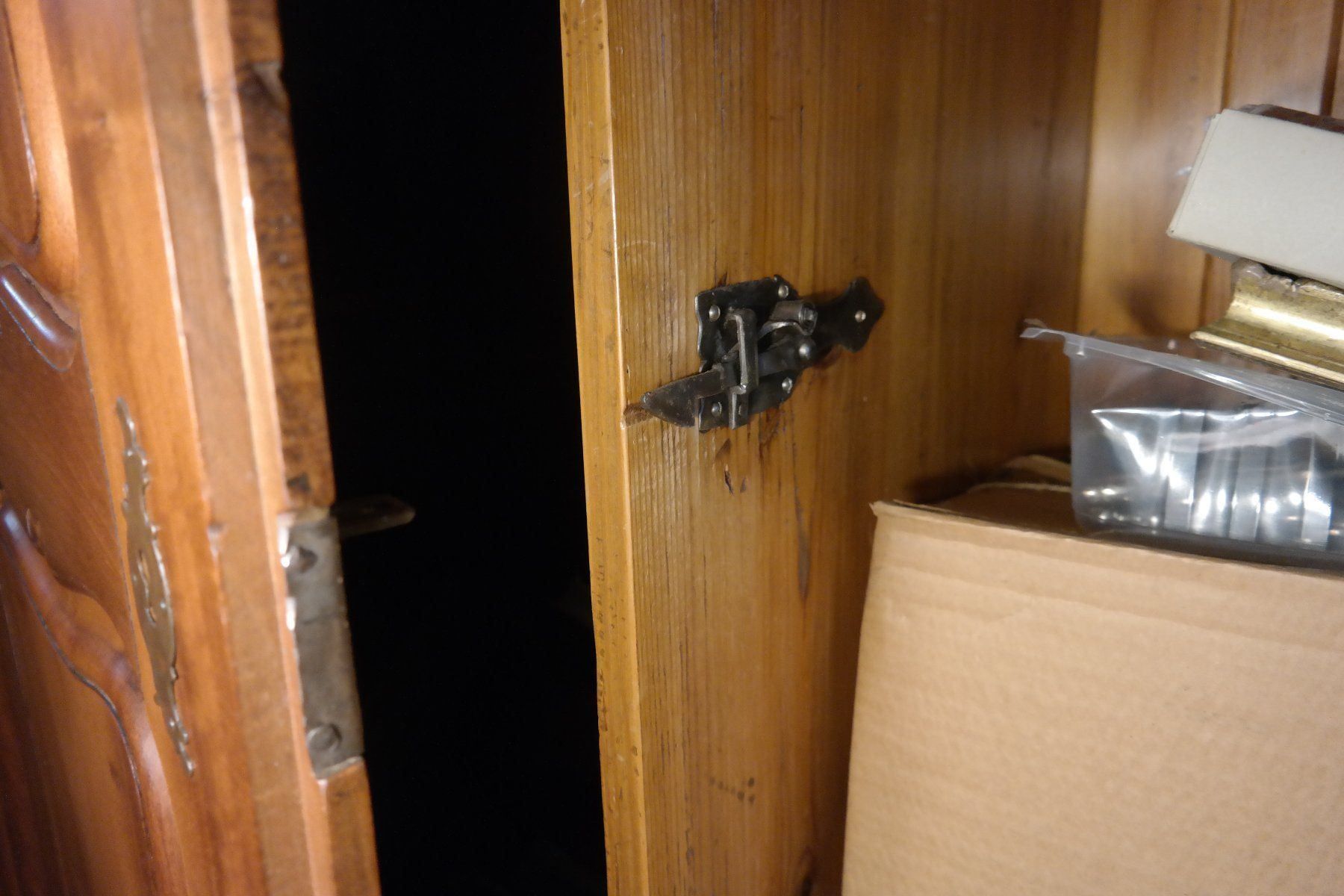 Armadi: schöner stattlicher Barock Schrank – Usato da Opfertshofen SH venduto da museumswert 8
