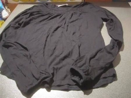 Pullover Grösse S, Hennes, schwarz/Ausschnitt