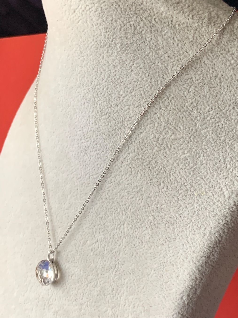 Swarovski Catenine: Swarovsky Kette leuchtend weiss – Usato da Laufen venduto da Bellebellezza 9