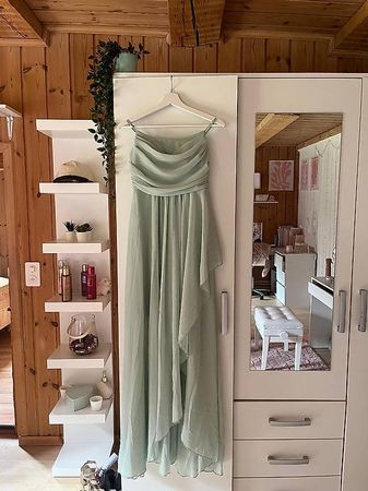Abendkleid Salbeigrün NEU