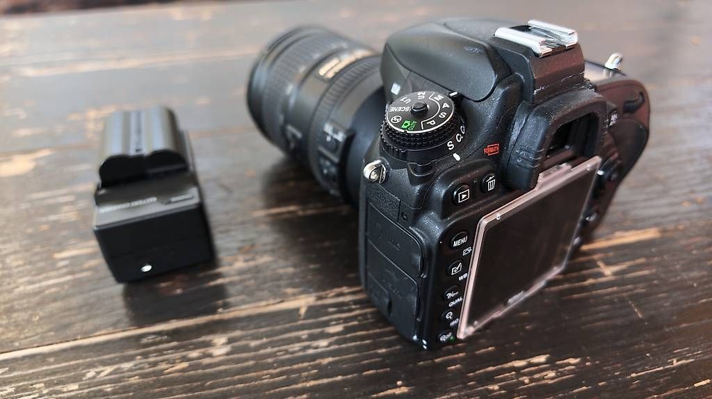 Fotocamera: Nikon D-600 inkl. 28-300 Objektiv – Usato da Muttenz venduto da pascalsteck