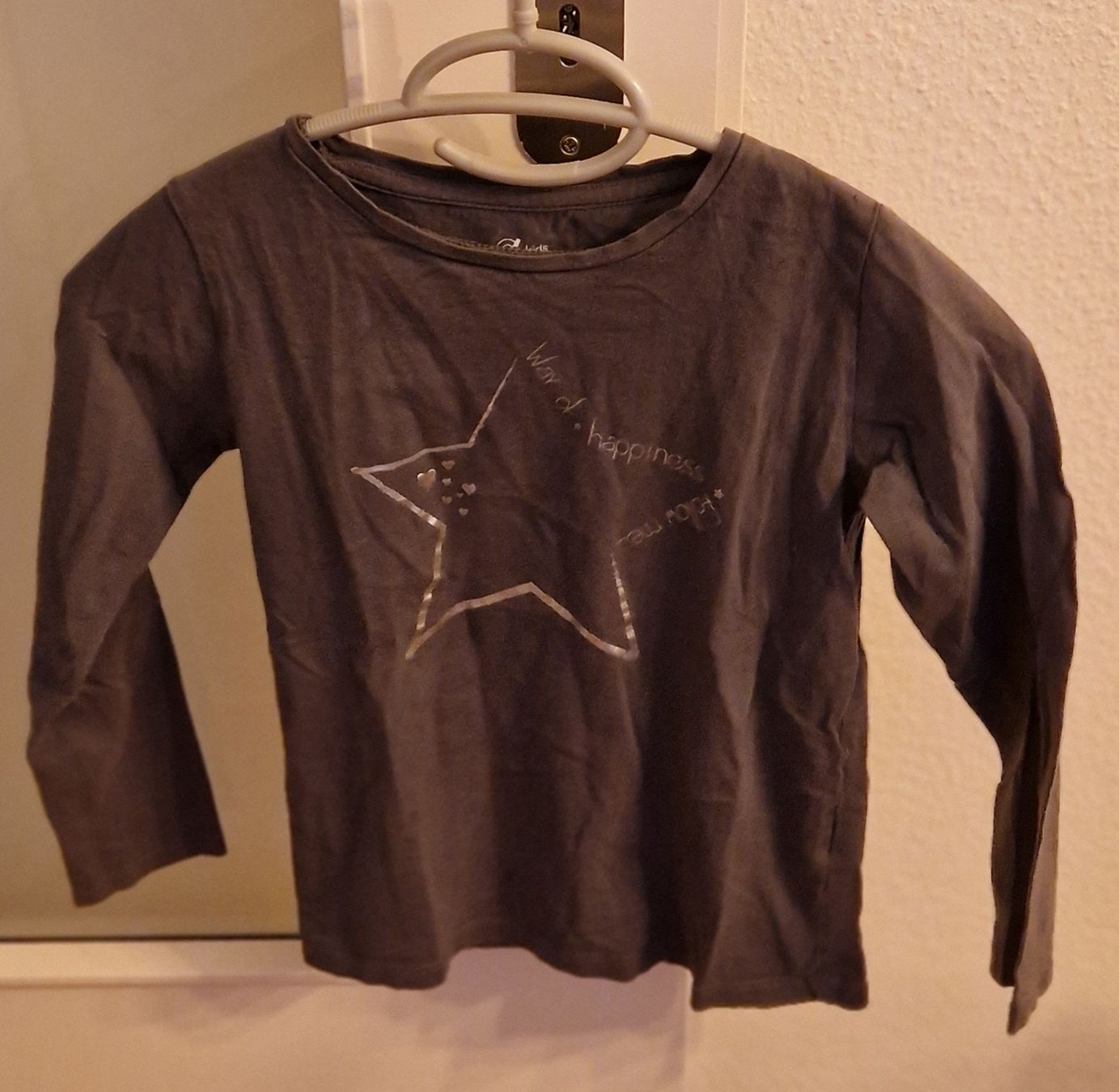 Pullover & Sweatshirts: pullover grandeur 8 ans – Gebraucht aus Couvet von Pioune
