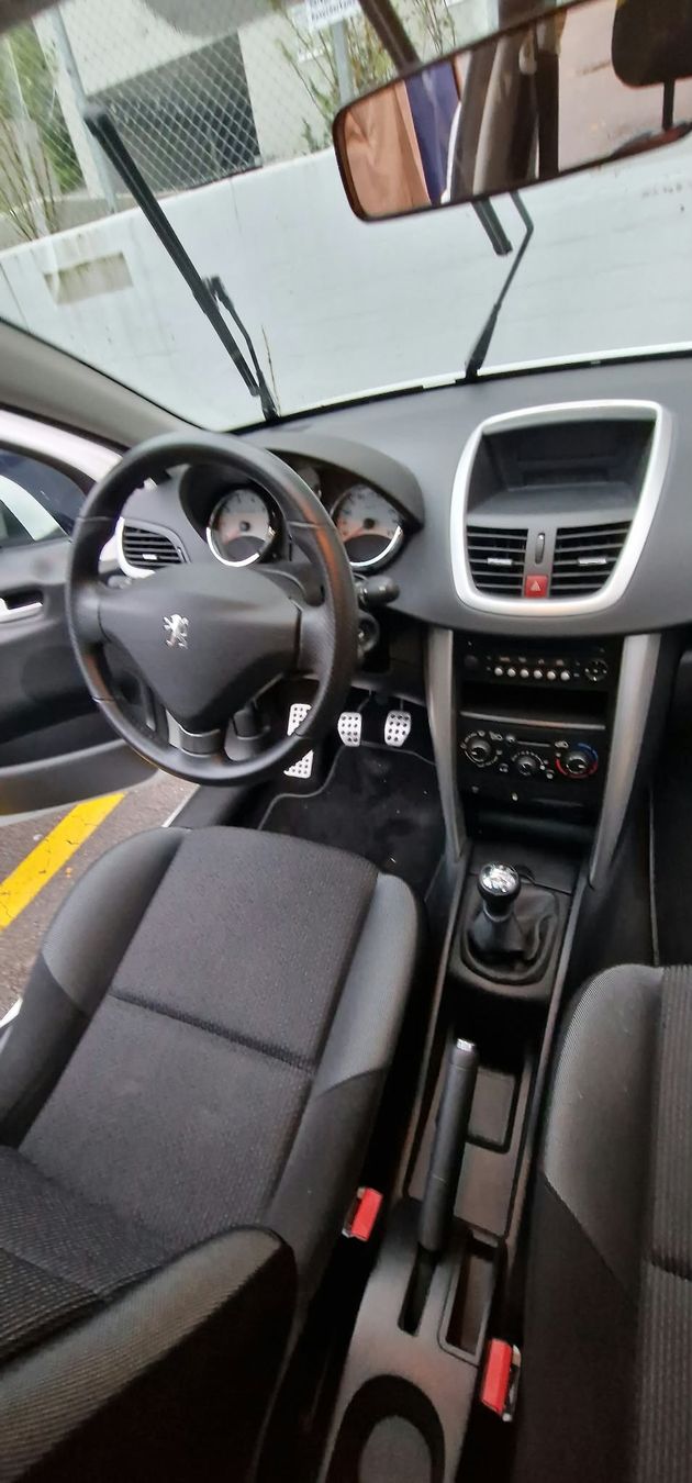 Peugeot Autos: peugeot 207 – Gebraucht aus Schlieren von Lumturie02 2