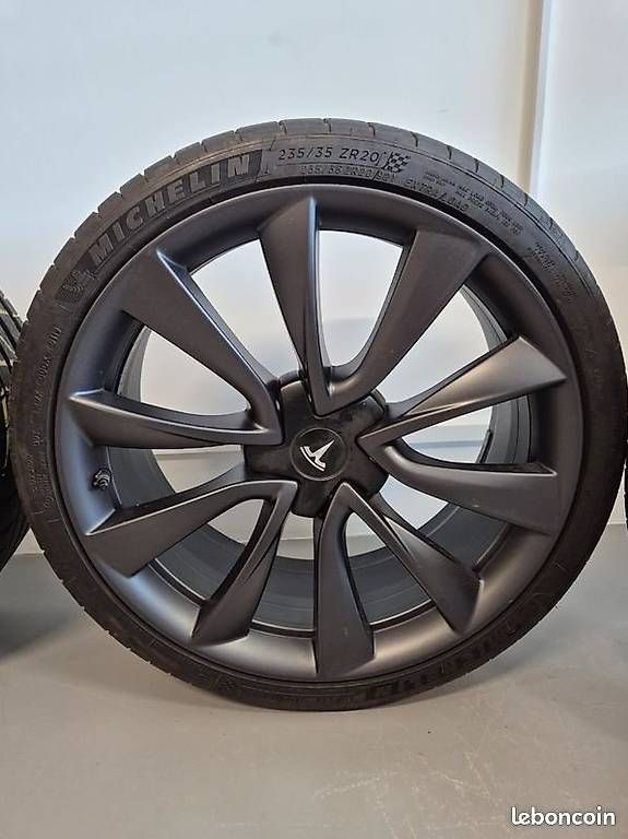 Pneus & Kompletträder: Roues pour Tesla Model 3 avec pneus été – Gebraucht aus Bussigny von NoLimiit 1
