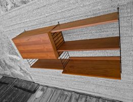 Originales  Mid Century Stringregal  in Nussbaum