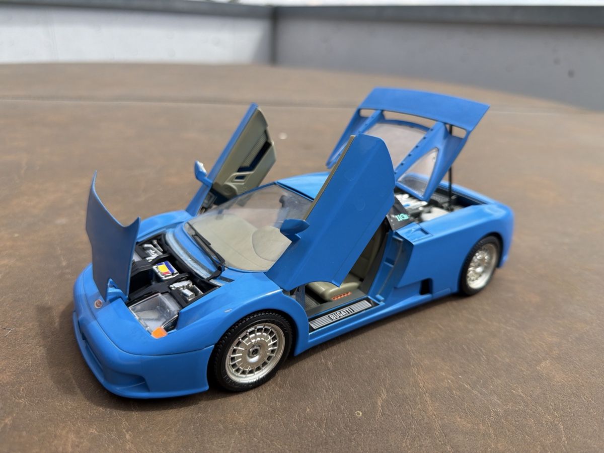 Bburago Voitures modèles: Bugatti EB110 - 1/18 - Bburago – D'occasion à Wolfwil par Rolex1 6