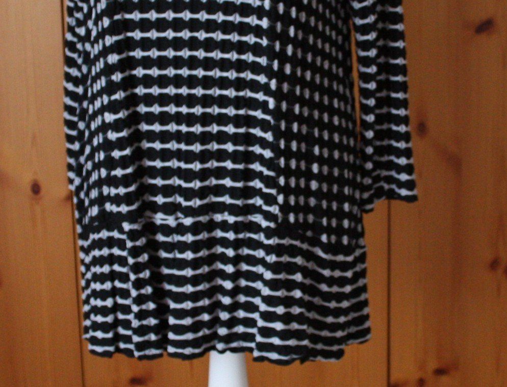 Vestiti: Kleid Minikleid schwarz - grau Gr. XXL – Usato da Flüelen venduto da Diversicum-Curvy 2