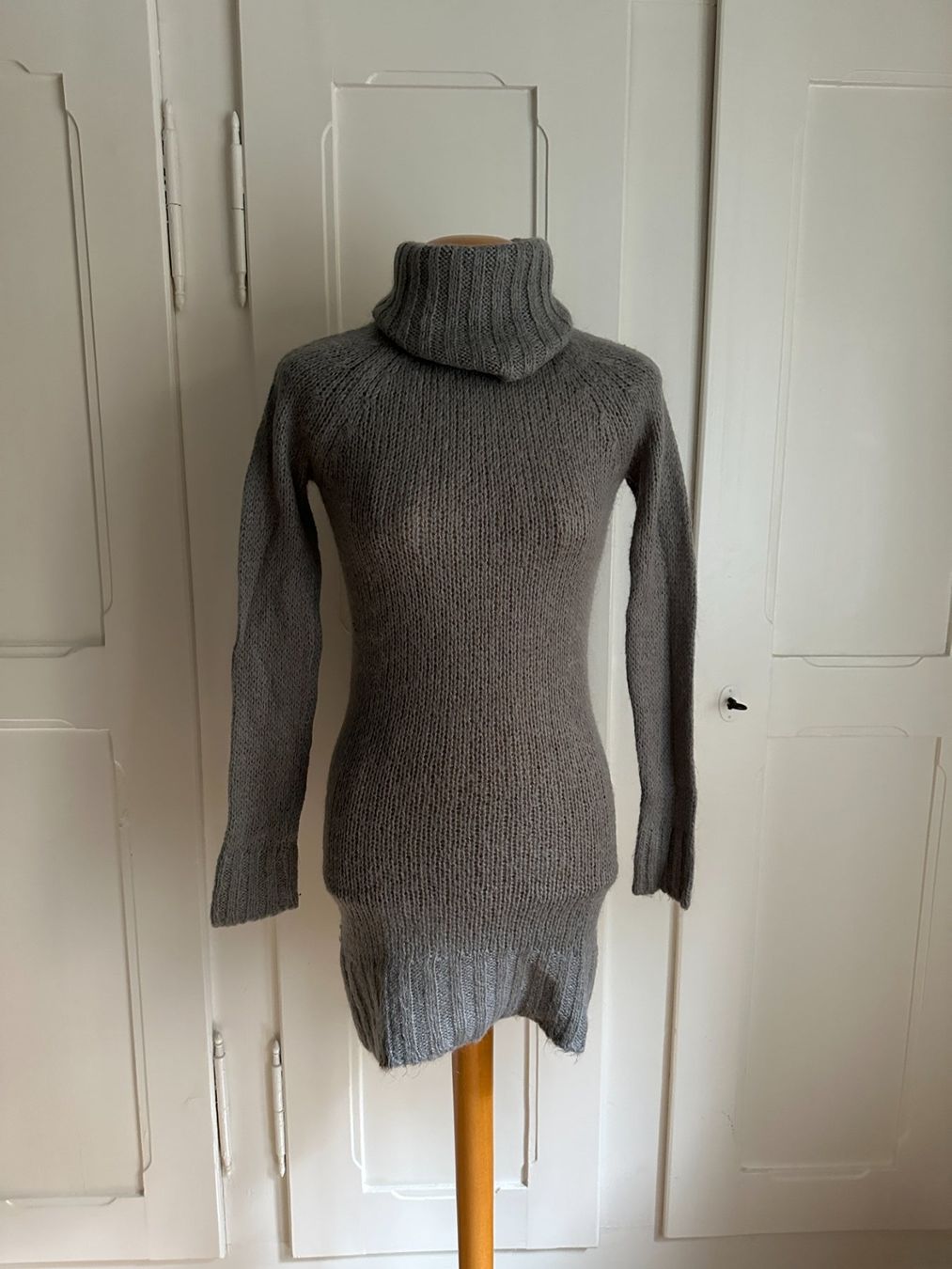 Zara Pulls & Sweat-shirts: ZARA - Longstrickpullover grau S – D'occasion à Zürich par Diazaio
