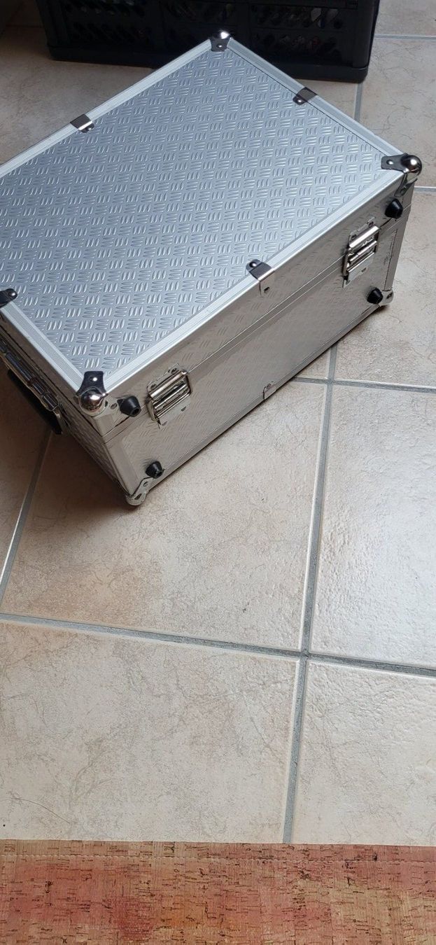 Reisekoffer: Aluminium Koffer – Gebraucht aus Münsingen von Heroism2010 2