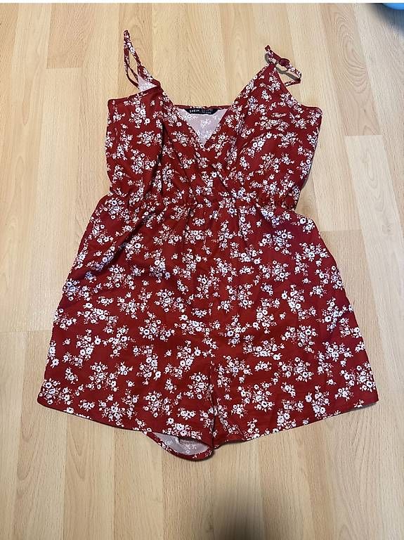 Jumpsuits: Blumiger Kurzer Overall – Gebraucht aus Alchenflüh von selina077