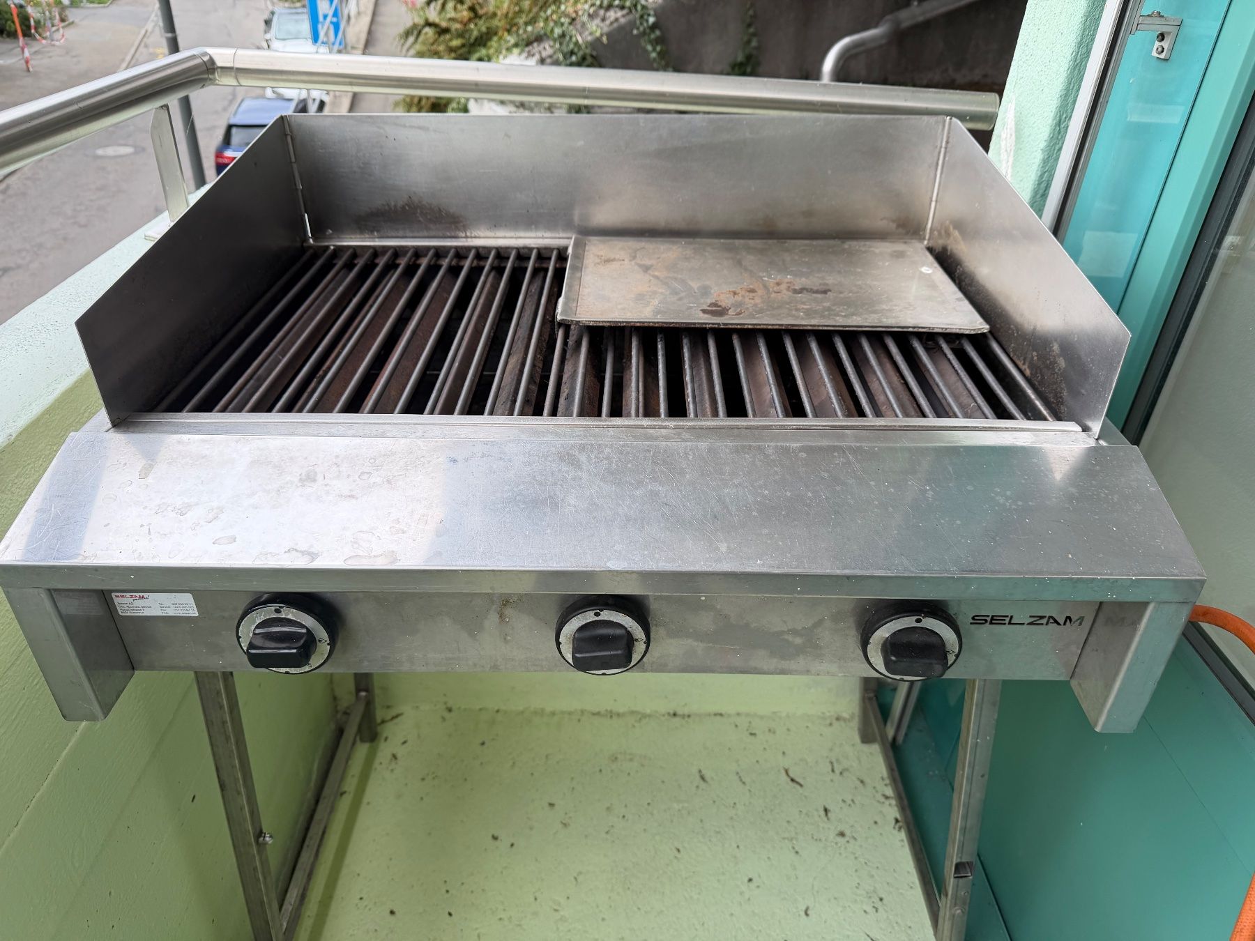Griglie: Gastro - Profigrill SELZAM N, mit Windschott und Bräter – Usato da Weggis venduto da Katastropholi