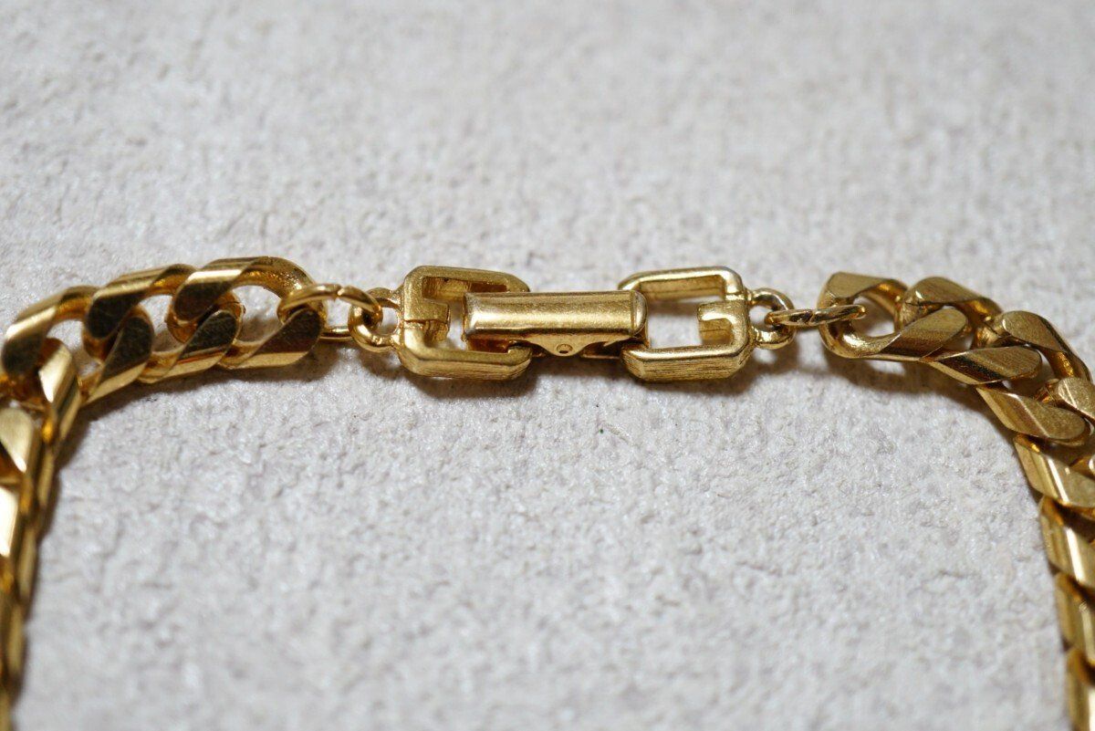 Givenchy Bracciali & Braccialetti: Givenchy Armband goldfarben Panzerkette – Usato da Winterthur venduto da Dejv 2