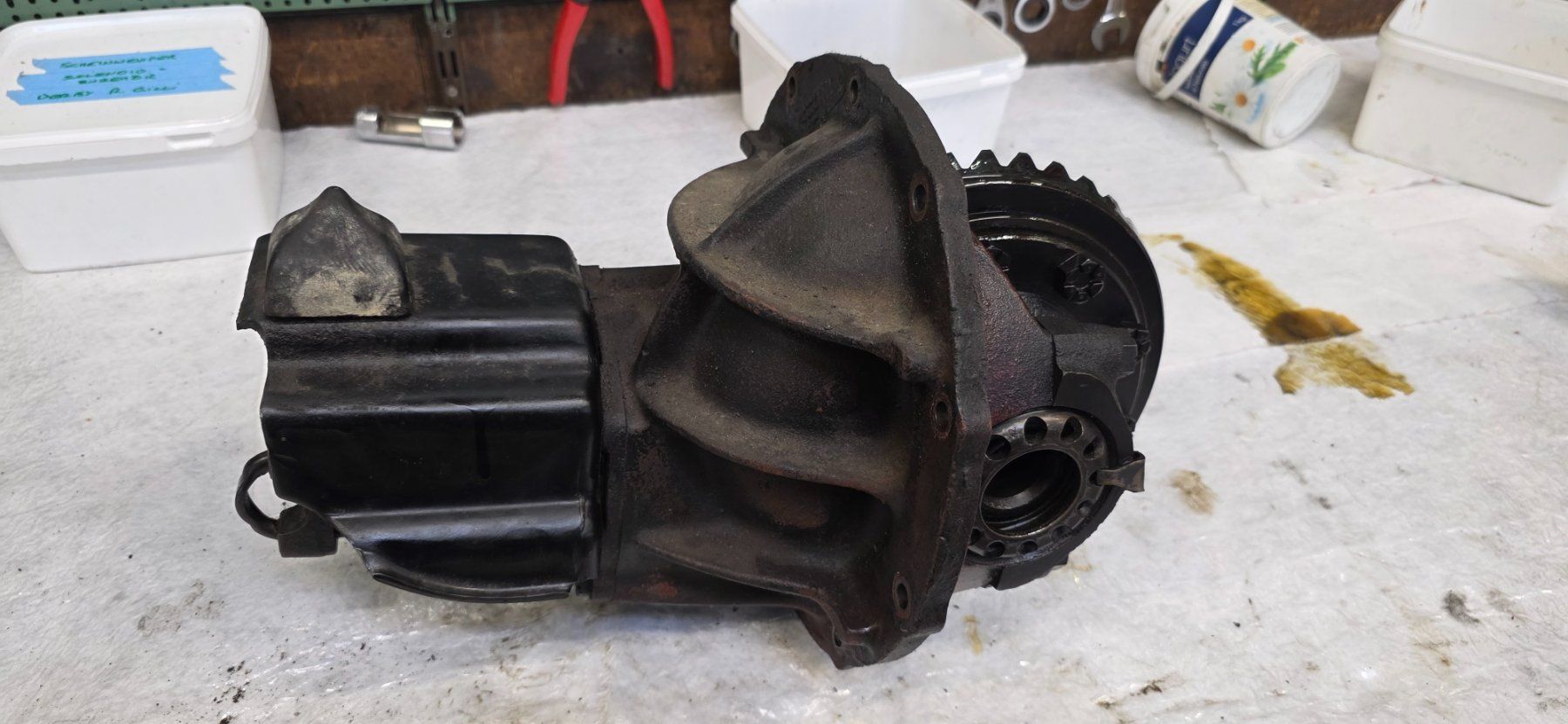 Ford Tutti pezzi di ricambio auto: Ford 9 Zoll Differential "Third Member" – Usato da Alpnach Dorf venduto da inf_bz25