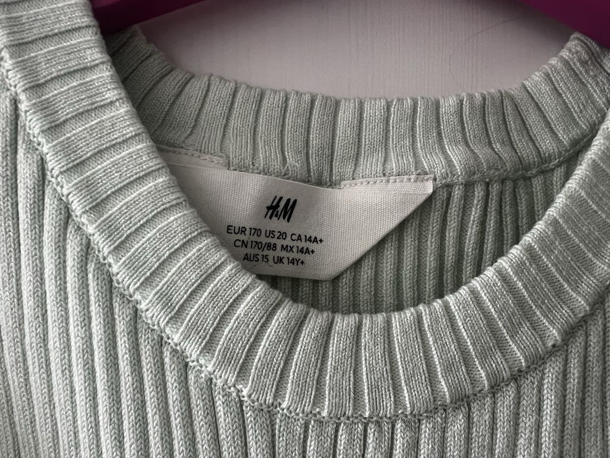H&M Blusen, T-Shirts & Tops: H&M Hellgrün top gerippt Gr.170 neuwertig – Gebraucht aus Bottighofen von fritz-81 1