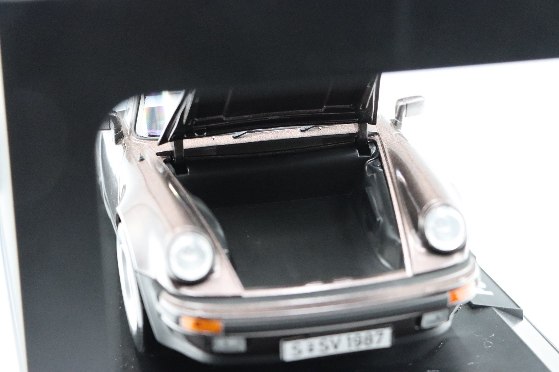 Porsche Modellini d'auto: Porsche 911 Turbo 3.3L Cabriolet 1987 1:18 Norev – Nuovo e nell'imballaggio originale da Bühl b.Aarberg venduto da modelldiecast 8