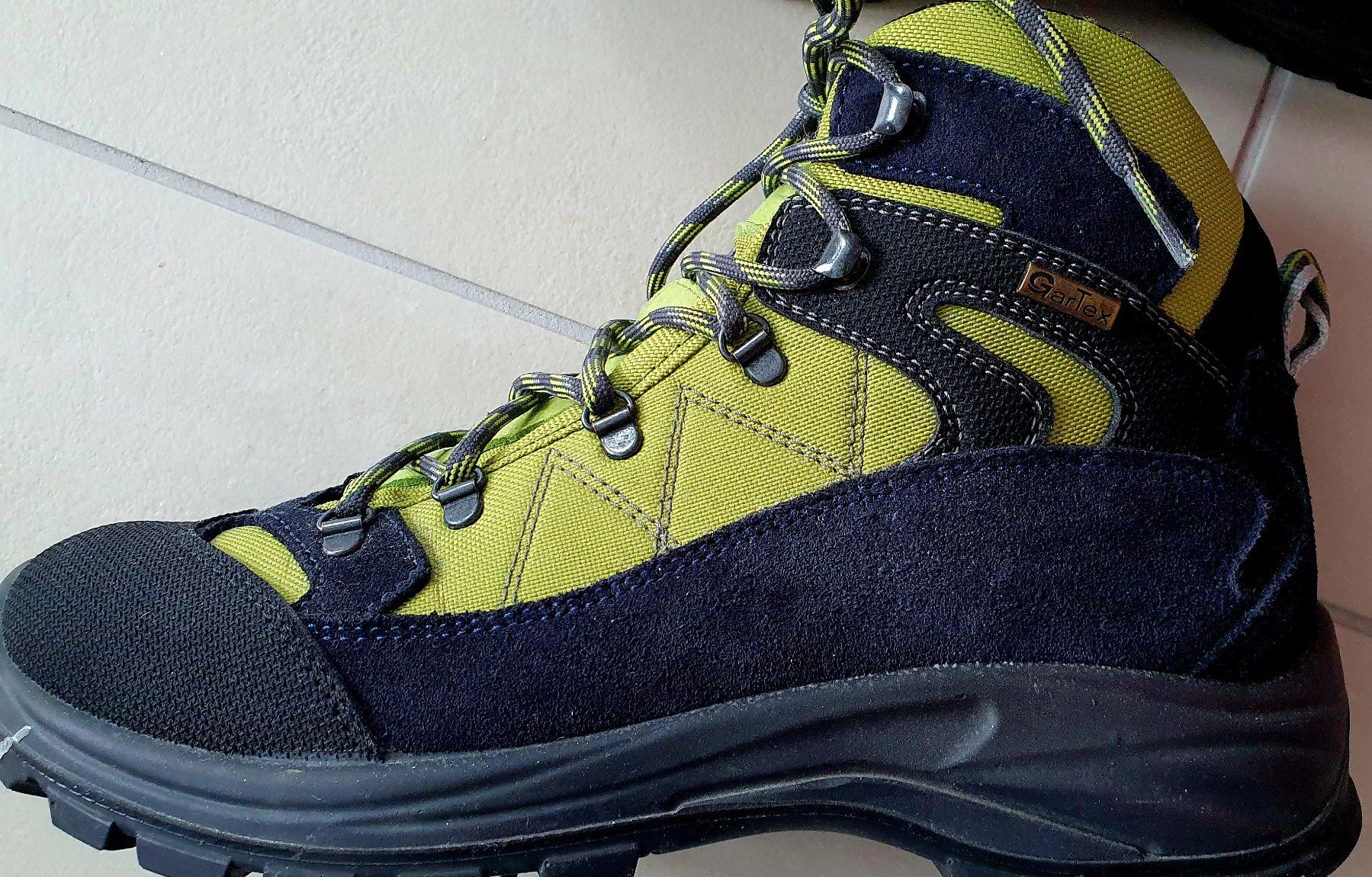 Scarpe da uomo: Wanderschuhen, Gr. 38, eher klein – Usato da Zürich venduto da Loubol