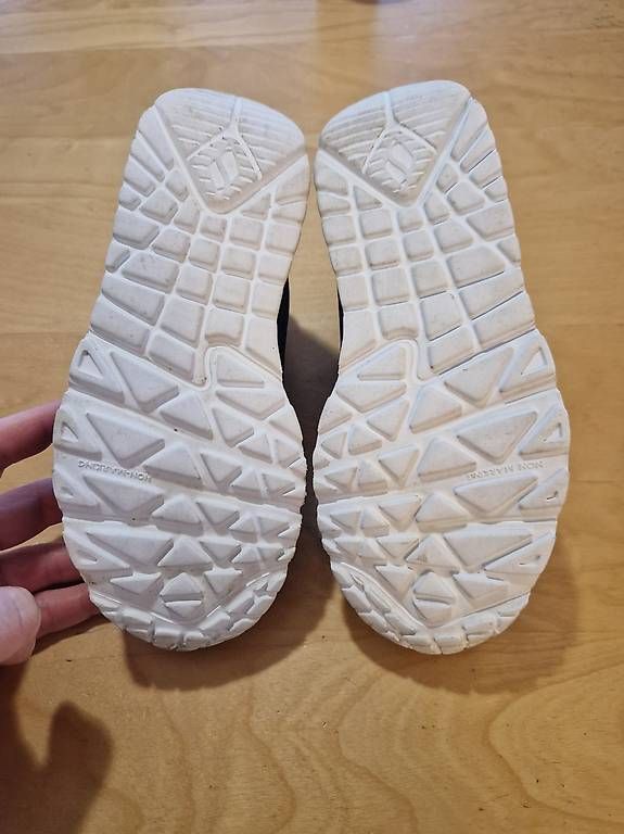 Scarpe per ragazzi: Schuhe Skechers – Usato da Stalden (Sarnen) venduto da Xaendi4 2