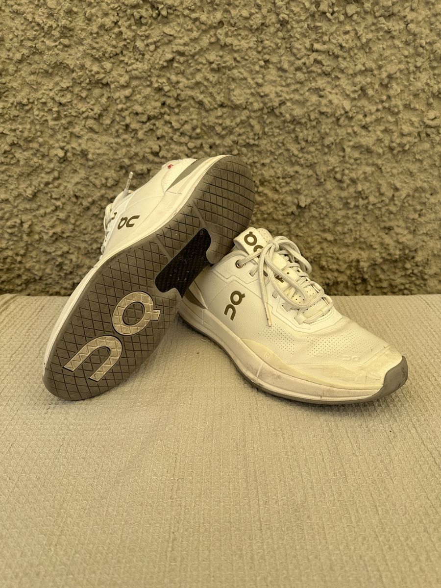On Chaussures hommes: ON The Roger Pro weiss Grösse 44 gebraucht – D'occasion à St.Gallen par leko11