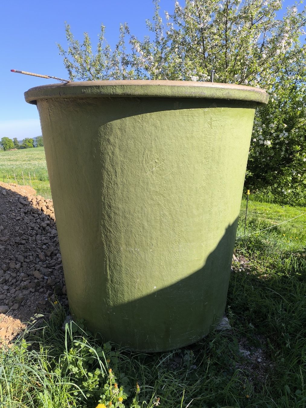 Abbeveratoi e trogoli: Grosse Regentonne, Wassertank, aus GFK/ Polyester – Usato da Hornussen venduto da chr_8x9b