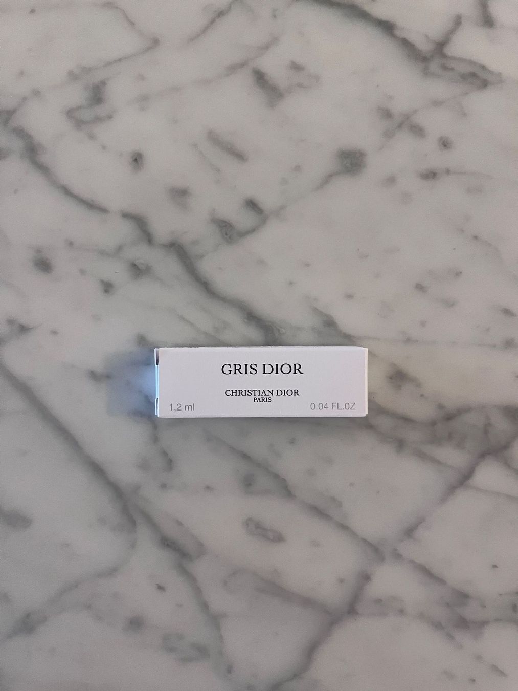 Dior Profumi & Eau de Toilette: Dior Gris Dior Eau De Parfum 1.2ml Sample – Nuovo e nell'imballaggio originale da Wetzikon ZH venduto da MW.S
