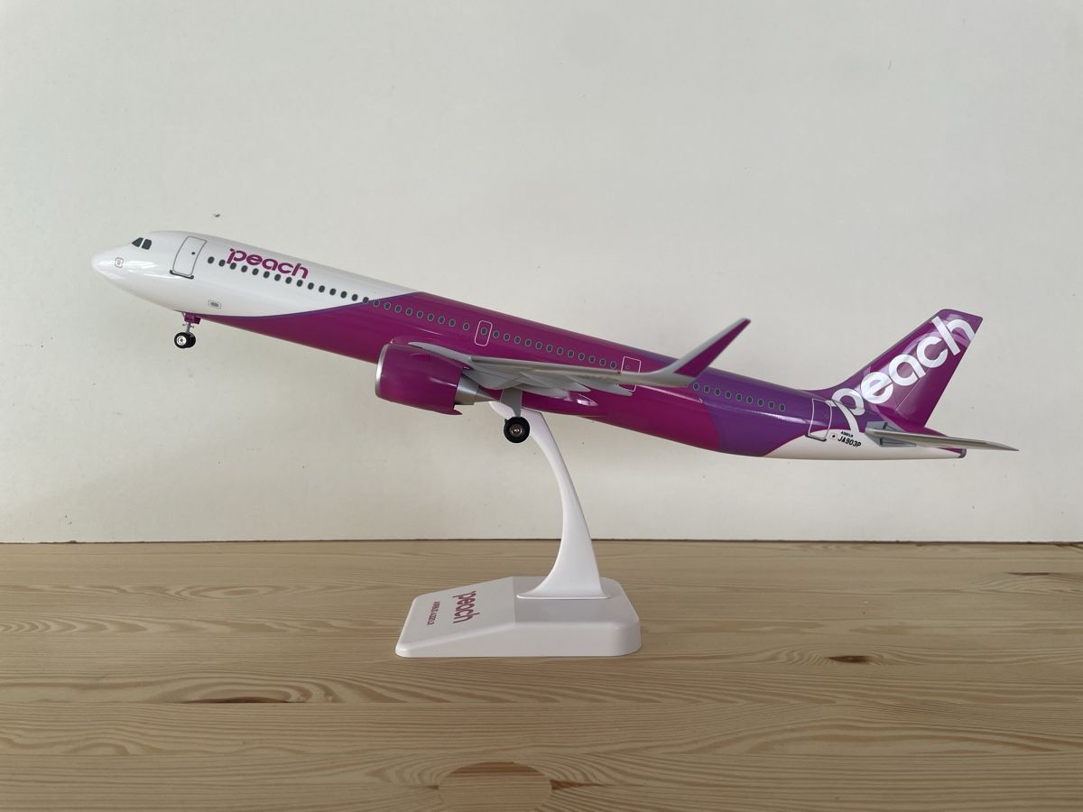 Airbus Kit di modellismo & Modellini statici: Peach A321 Neo LR 1:100 – Nuovo e nell'imballaggio originale da Hinwil venduto da Yamracer 3