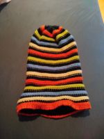Warme, gestreifte Wintermuetze - perfekt fuer den Winter!