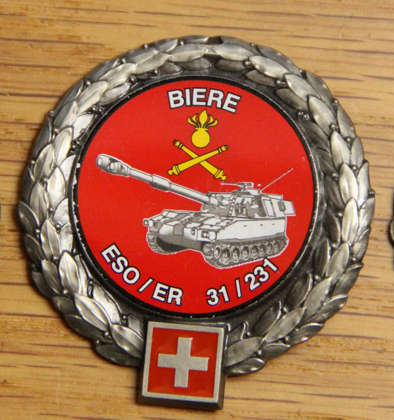 Schweizer Armee Plaketten & Abzeichen: Biere ESO / ER 31/231 Art Schule Beretemblem – Gebraucht aus Belp von Tomsek