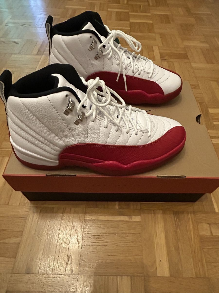 Jordan Scarpe da uomo: Jordan 12 Retro Cherry Grösse 43 /Size 9.5 – Nuovo e nell'imballaggio originale da Unterentfelden venduto da basket05 2
