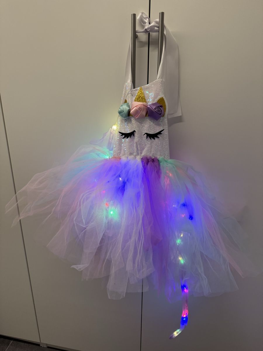 Kostüme: Einhornverkleidung mit LED, Kinder Grösse 7-9 – Gebraucht aus Uster von buani