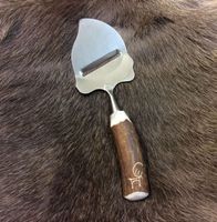 Sehr schöner Käsehobel aus Finnland mit Griff Rentierhorn