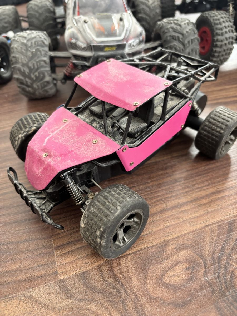 RC Kits de montage: Vier ferngesteuerte Autos – D'occasion à Krauchthal par flux_84 4