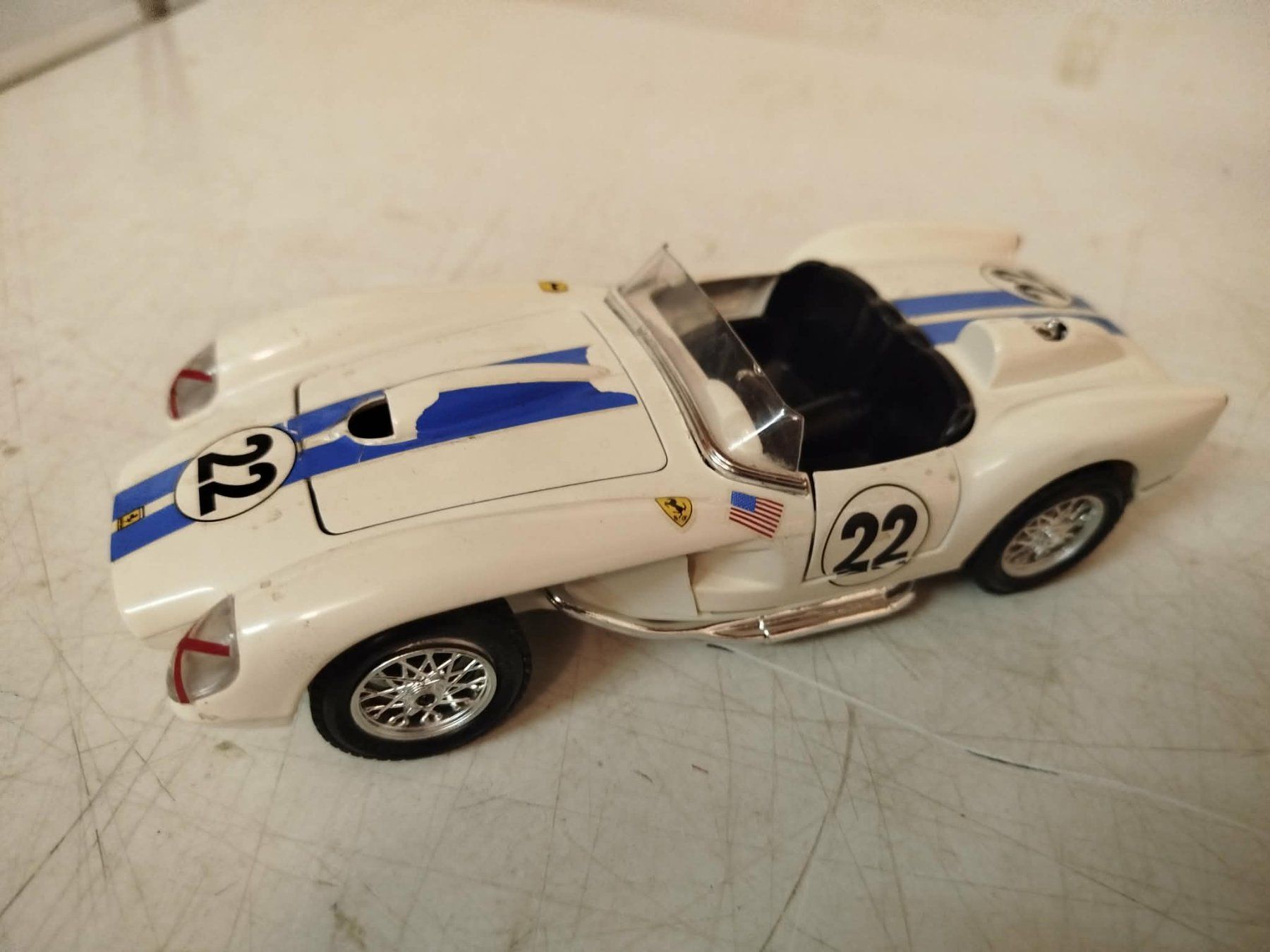 Ferrari Modellini d'auto: Ferrari 250TR Burago – Usato da La Chaux-de-Fonds venduto da Emmaus2300CDF