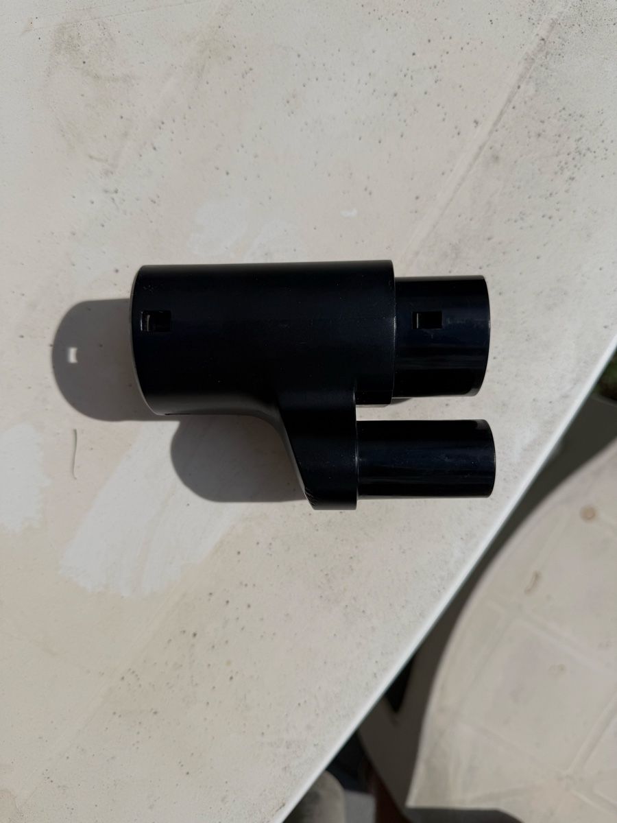 Tesla Tutti pezzi di ricambio auto: Tesla CCS Adapter – Usato da Sachseln venduto da No_Clue