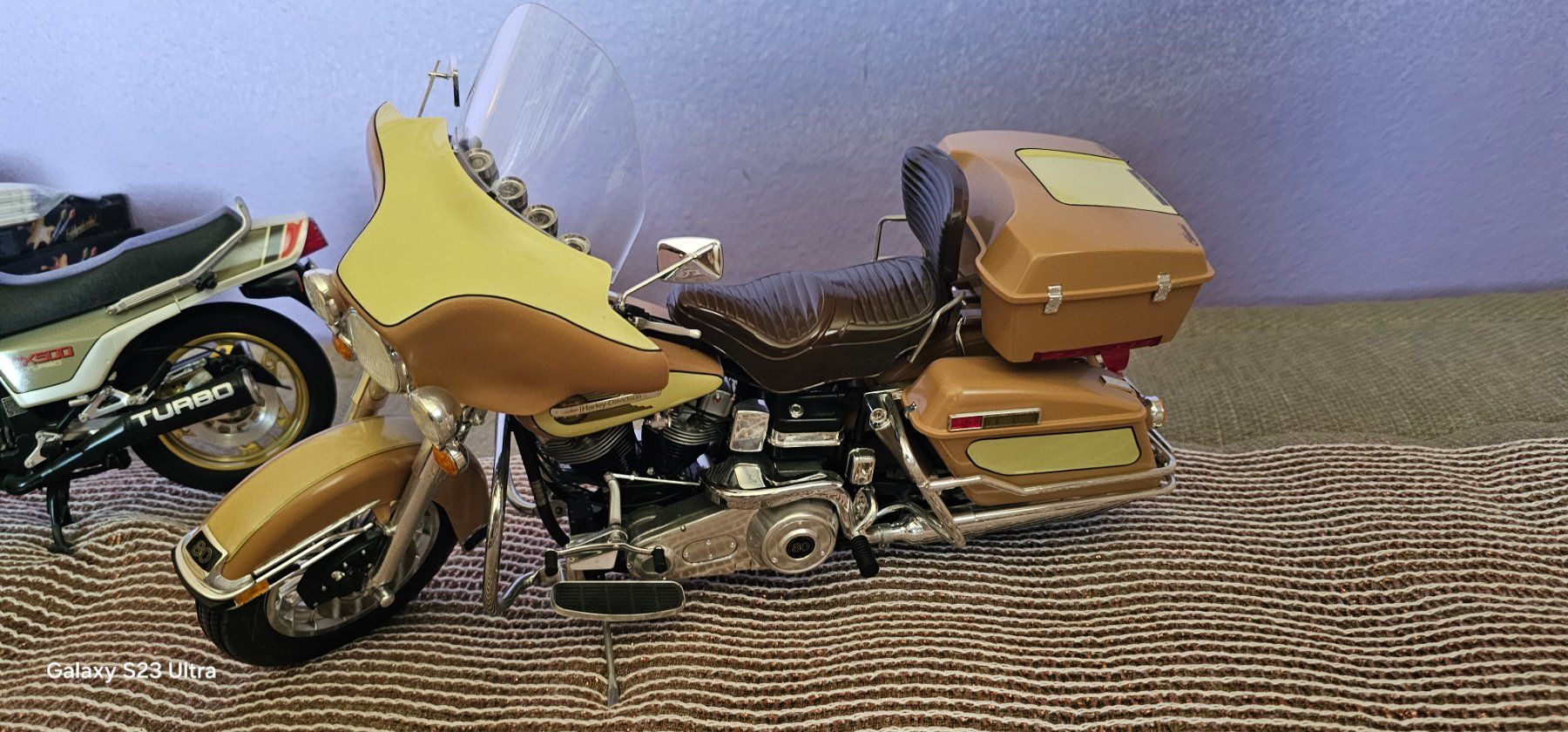 Modellbausätze & Standmodelle: Modellmotorrad Harley Davidson braun gebraucht – Gebraucht aus Wädenswil von allesmussraus01