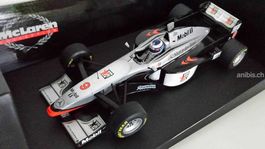 McLaren MP4/12  Mercedes F1 Mika Häkkinen Minichamps 1:18