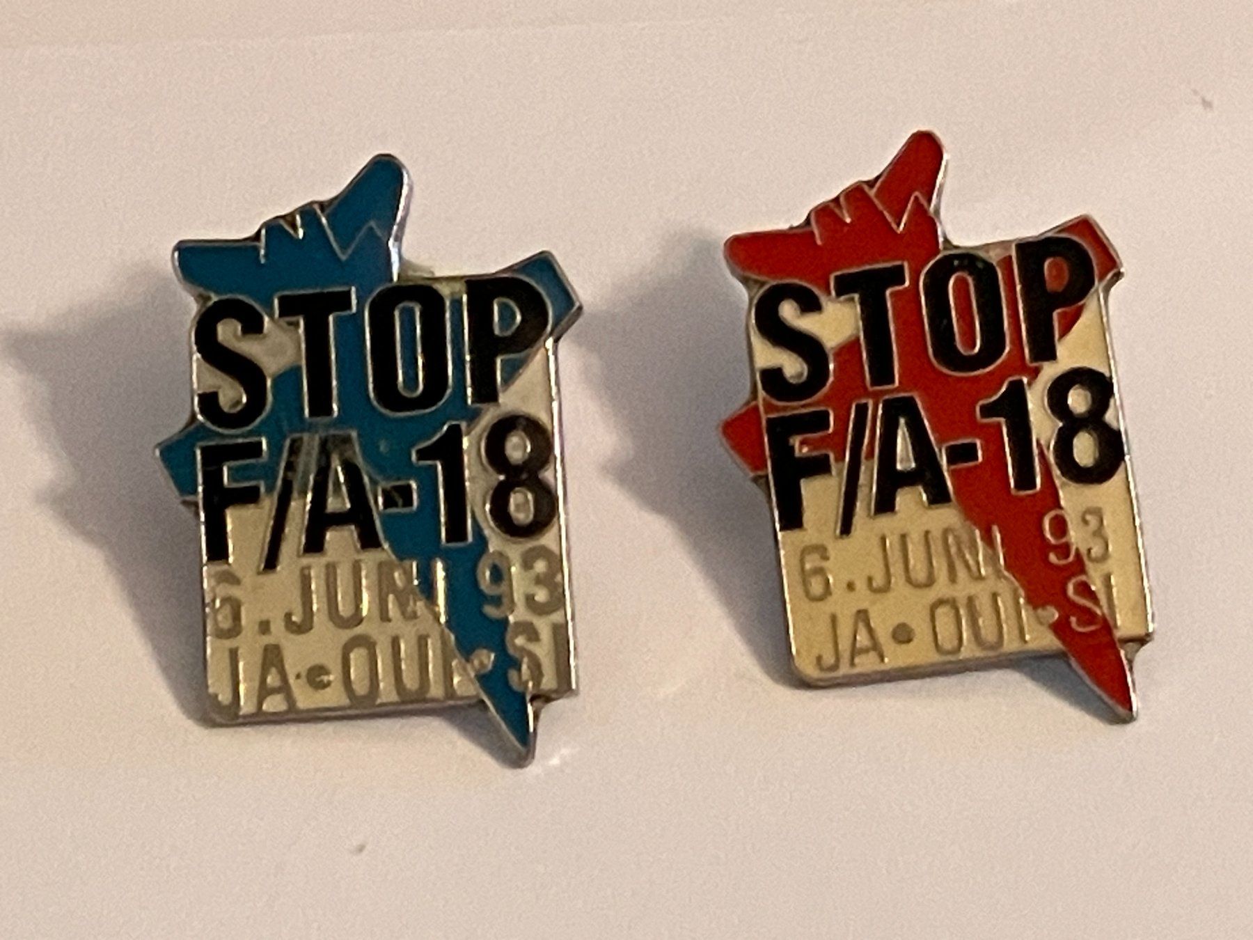 Placchette & Badge: 2 Pin Stop FA 18 1993 – Usato da Basel venduto da djwwpp
