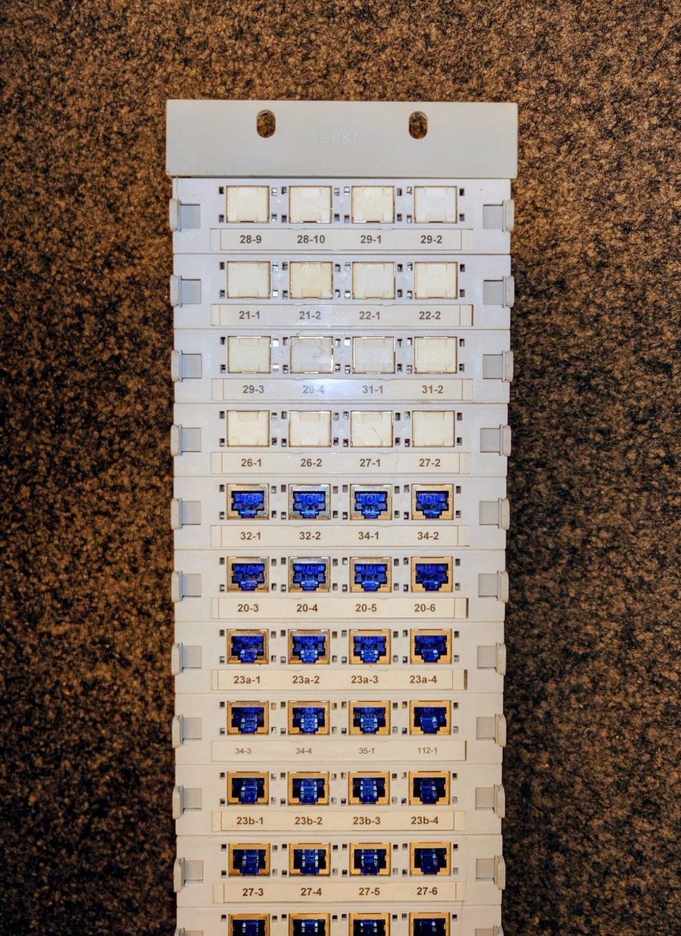 Racks & Ständer: Reichle & De-Massari Global Patchpanel 19". 60 x Kat. 6 RJ45 – Gebraucht aus Zürich von Rst7 3