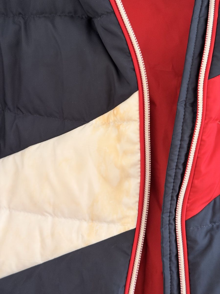 Tommy Hilfiger Gilet & Giacche senza maniche: Tommy Hilfiger Daunenweste Grösse S mit Flecken – Usato da Zürich venduto da huegliariane 1