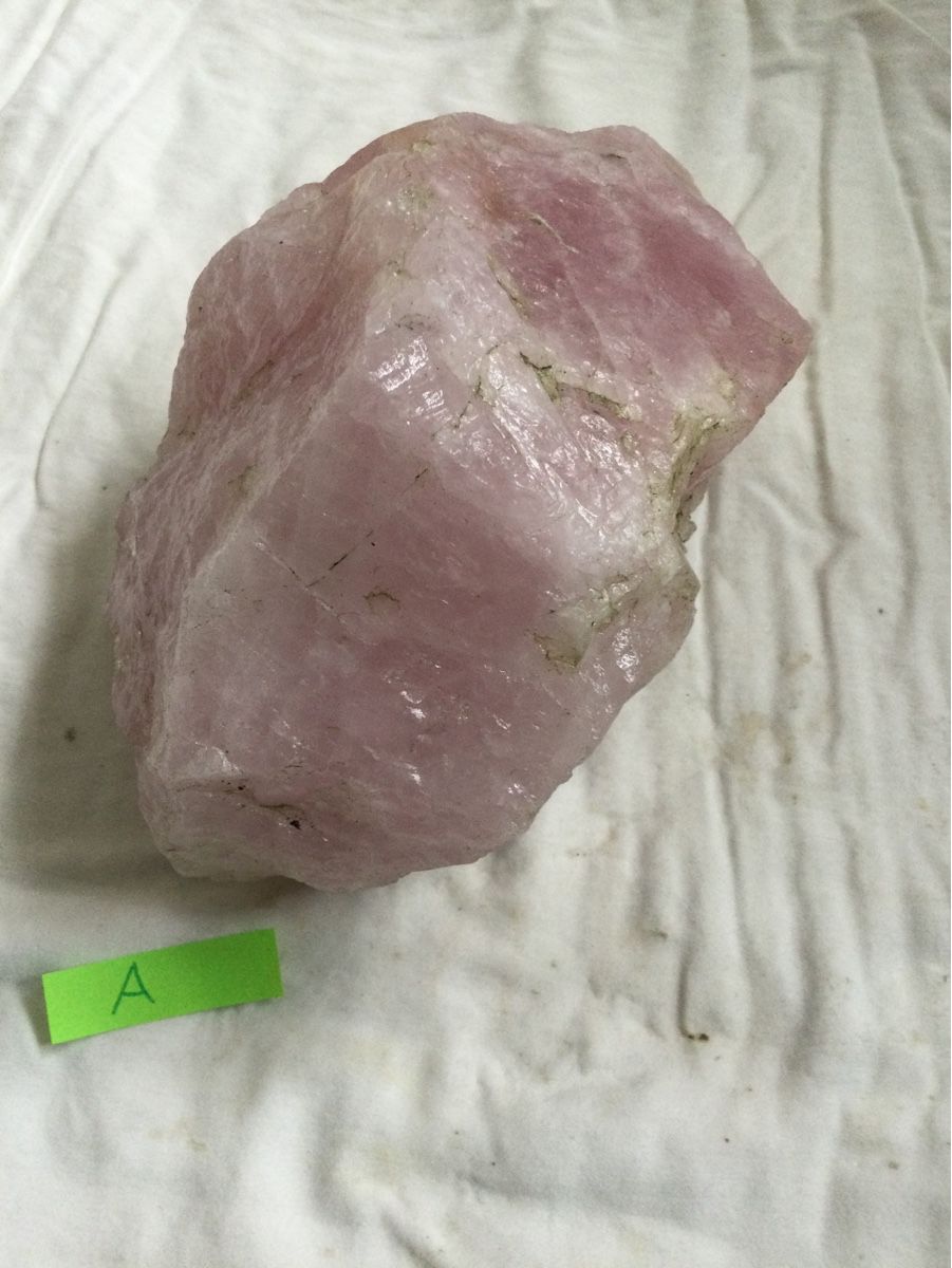 Minerali & Pietre curative: Rosenquarz gross – Usato da Rorschach venduto da curnaglia 1