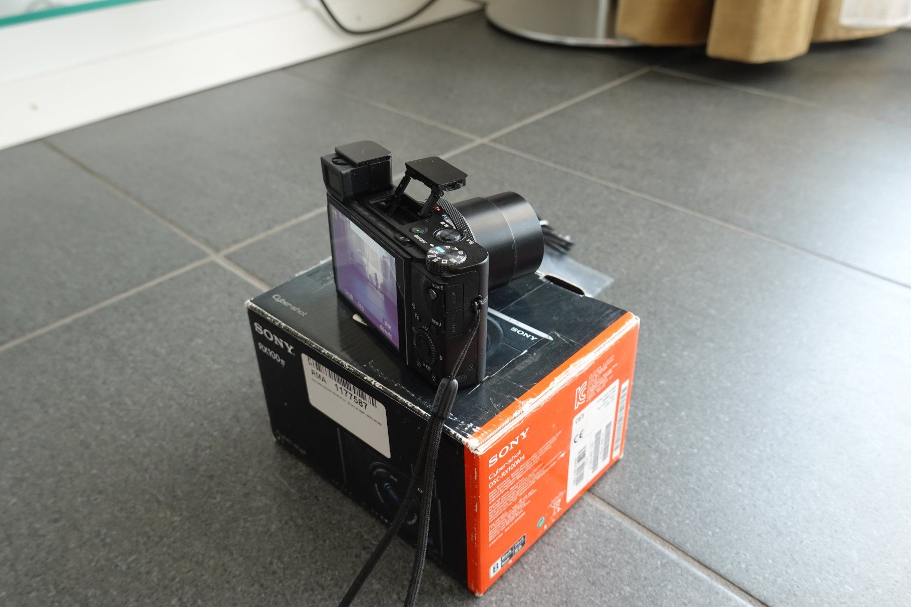 Sony Kamera: Sony RX100 IV (MK4) – Gebraucht aus Lausanne von  2