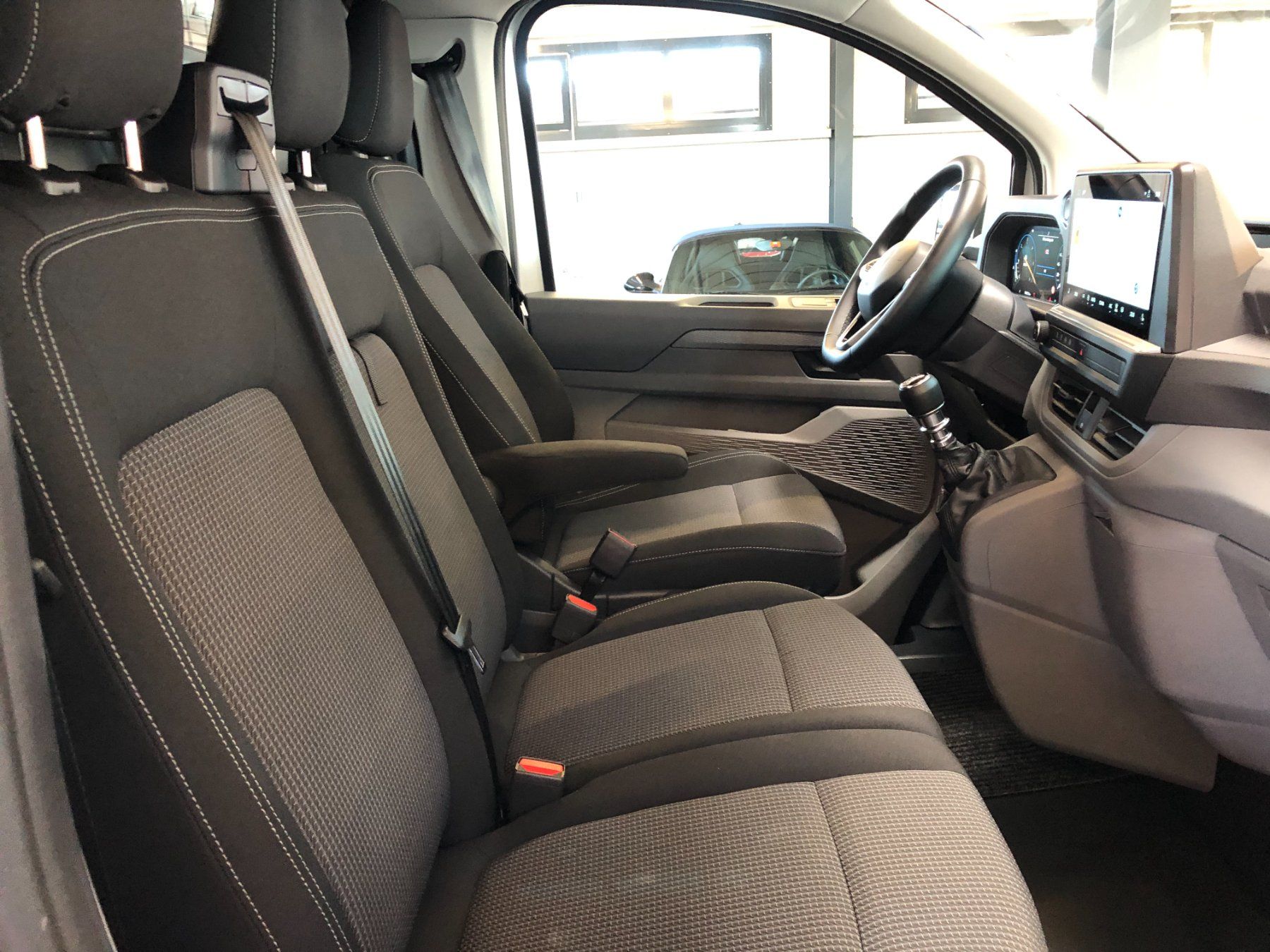 VW Veicoli commerciali: VW Transporter T7 2.0 TDI Lang – Usato da Gampelen venduto da Steuer0 4