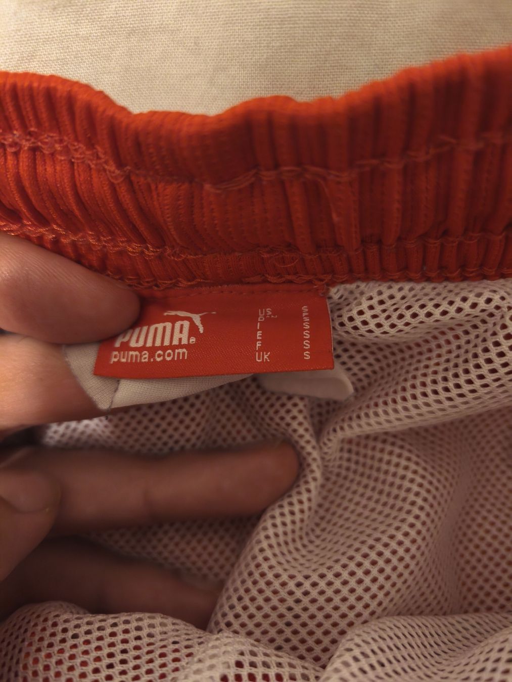 Puma Pantaloni: Rote Puma Sportshorts, Grösse S – Usato da Bern venduto da wefound 1