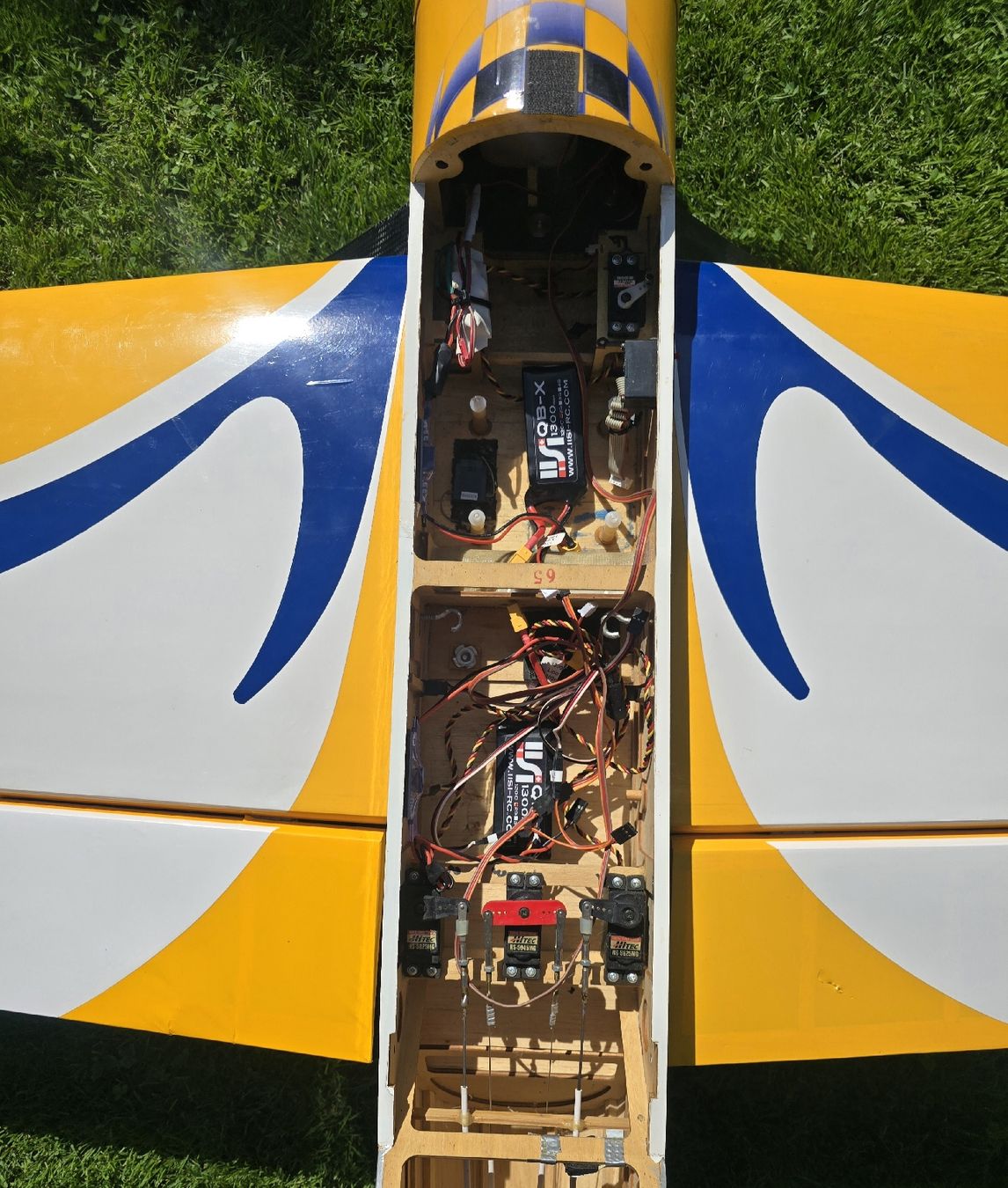 RC Modellbau: Avion rc Adrenaline 2m – Gebraucht aus Froideville von tra_n6rb 9
