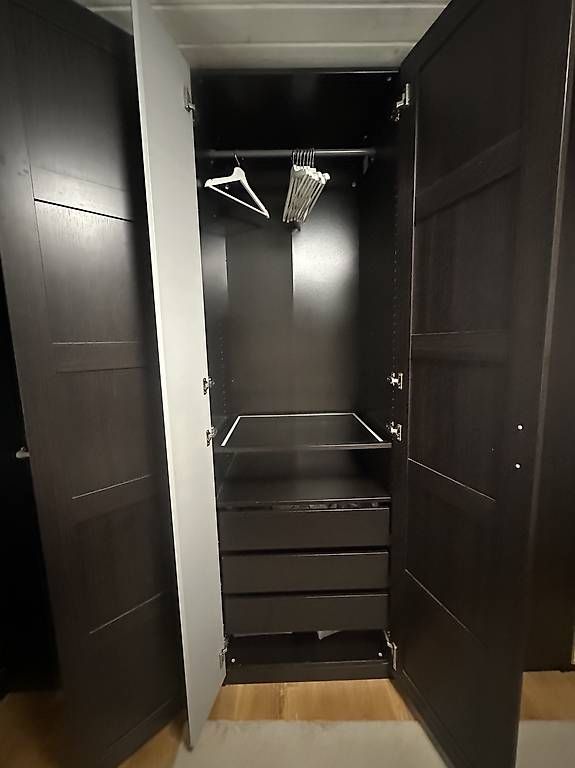 Schränke: Pax Kleiderschrank – Gebraucht aus Lyss von tfe_f6sc 2