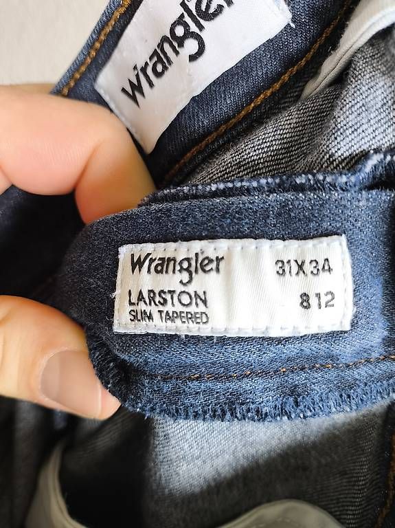 Jeans: Wrangler Jeans Uni Blau bleu 31/34 slim  – Usato da Wädenswil venduto da Preppy