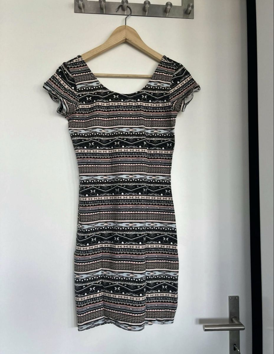 Vestiti: KURZÄRMELIGES KLEID GRÖSSE S – Usato da Dübendorf venduto da ali_g7p8