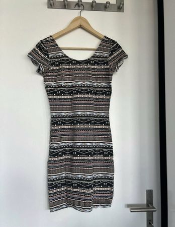 KURZÄRMELIGES KLEID GRÖSSE S
