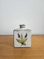 Dreieckige Vase aus Ton handbemalt mit Blumen ca. 1970