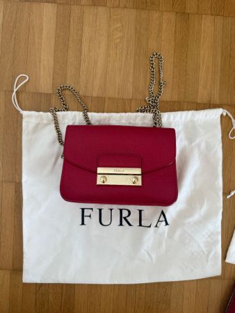 Furla - Umhängetasche - rotes Leder - NP 320.-